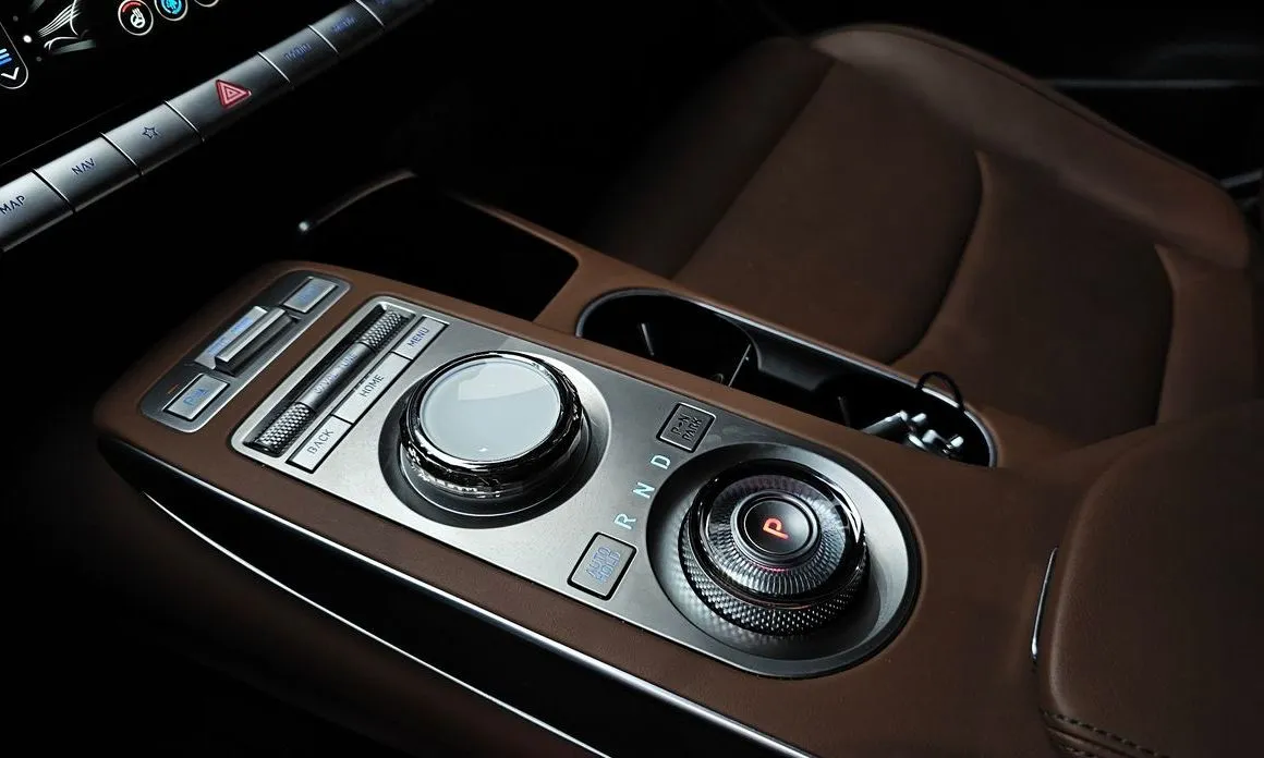 Genesis GV70 — фото 2