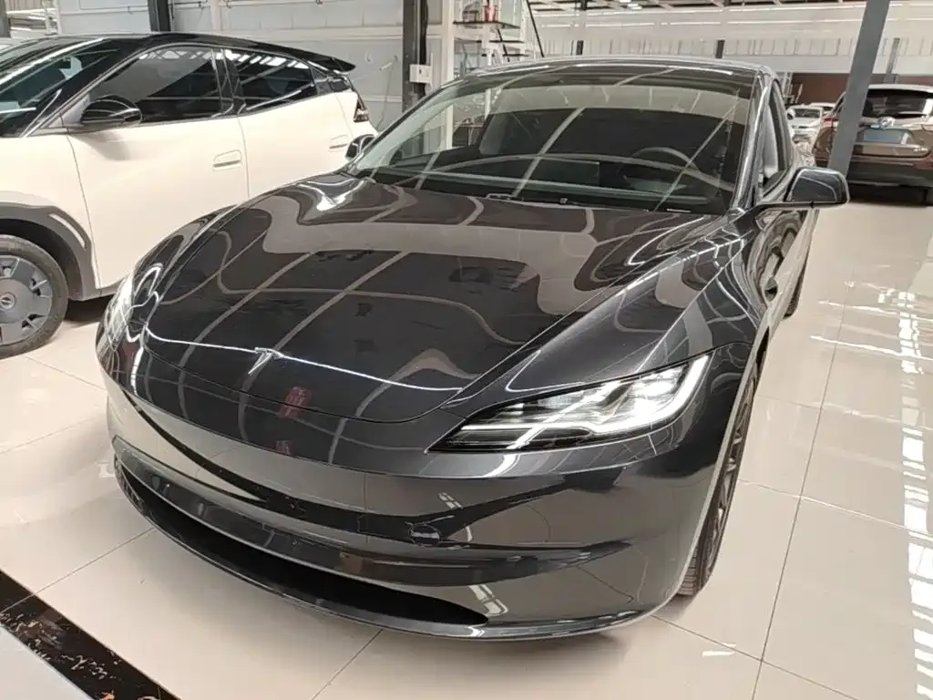 Tesla Model 3 — фото 1