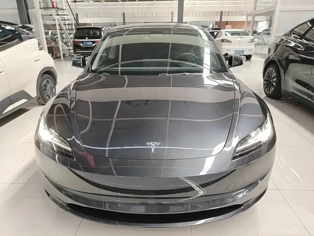 Tesla Model 3 — фото 9