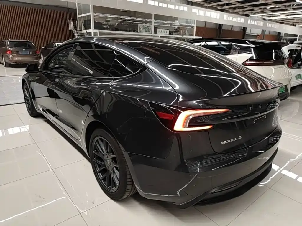 Tesla Model 3 — фото 8