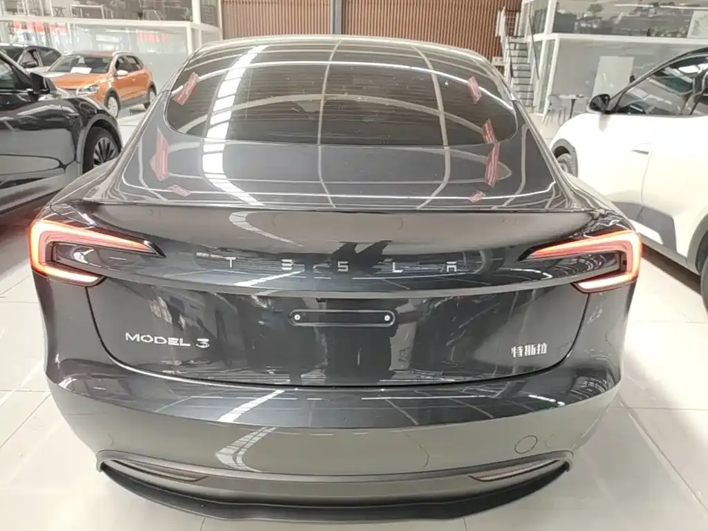 Tesla Model 3 — фото 5