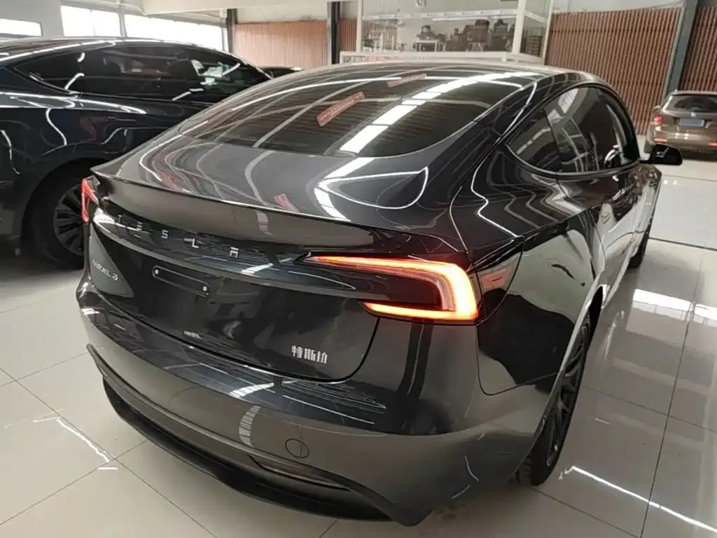 Tesla Model 3 — фото 10