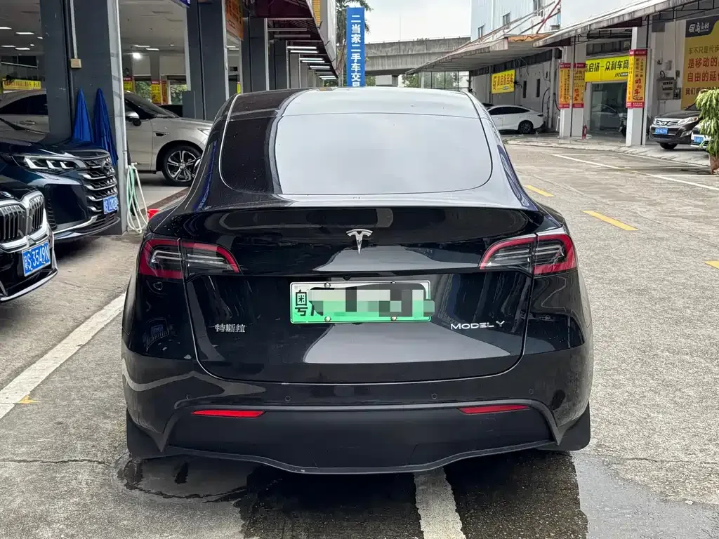 Tesla Model Y — фото 9