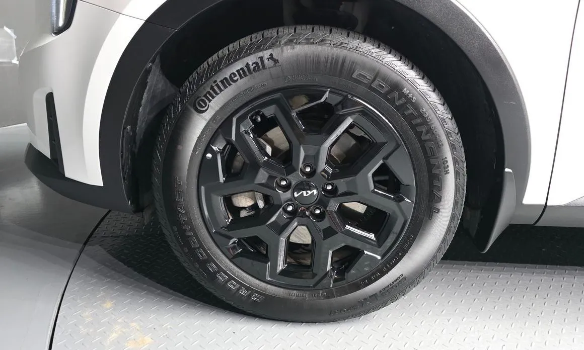 Kia Sorento — фото 6