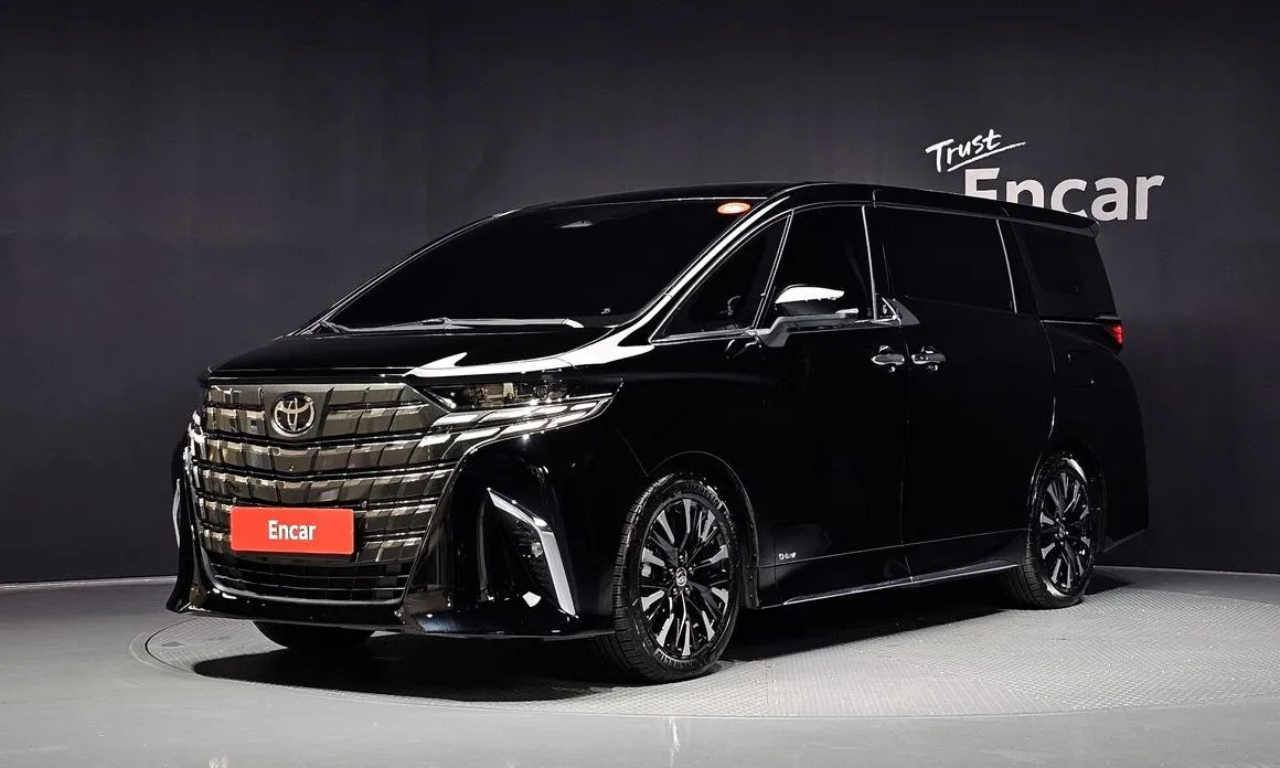 Toyota Alphard — фото 1