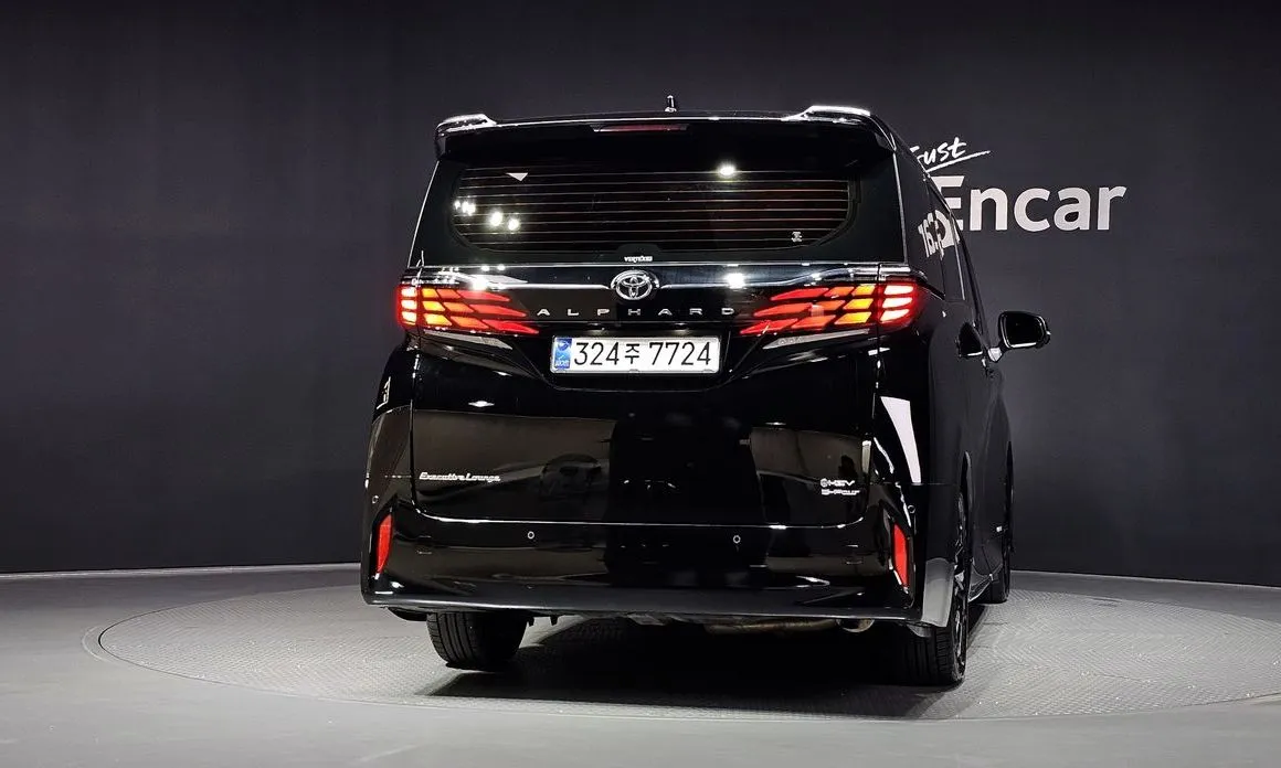 Toyota Alphard — фото 4