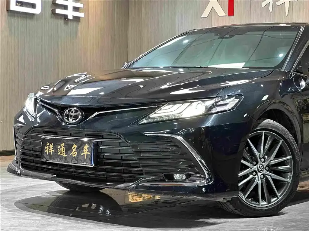 Toyota Camry — фото 9