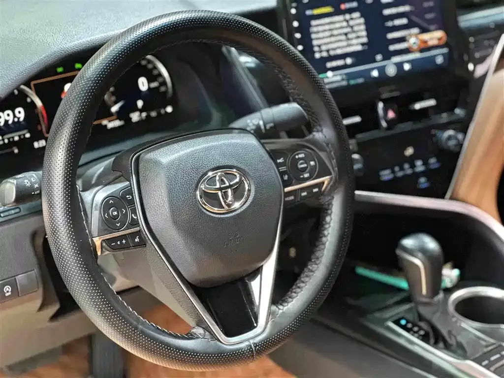 Toyota Camry — фото 4
