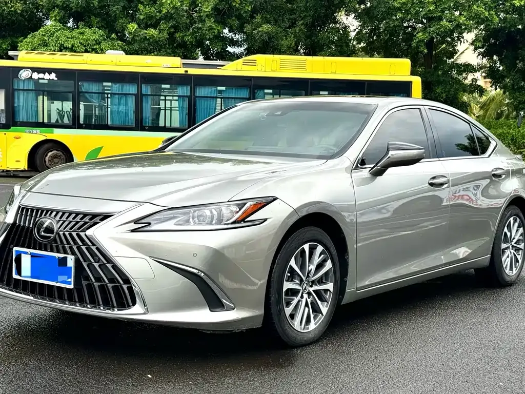 Lexus ES — фото 1