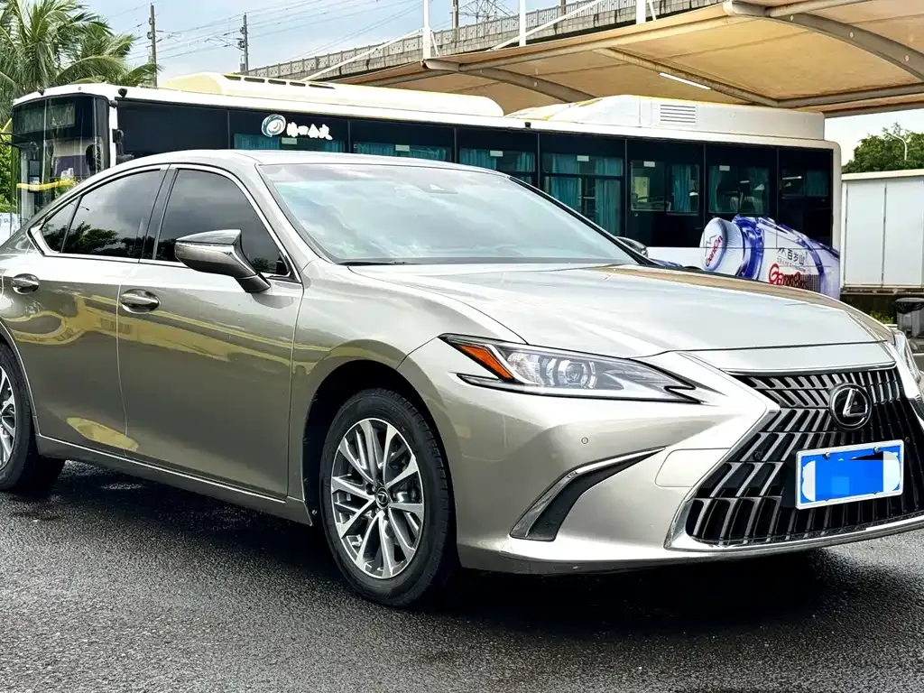 Lexus ES — фото 8