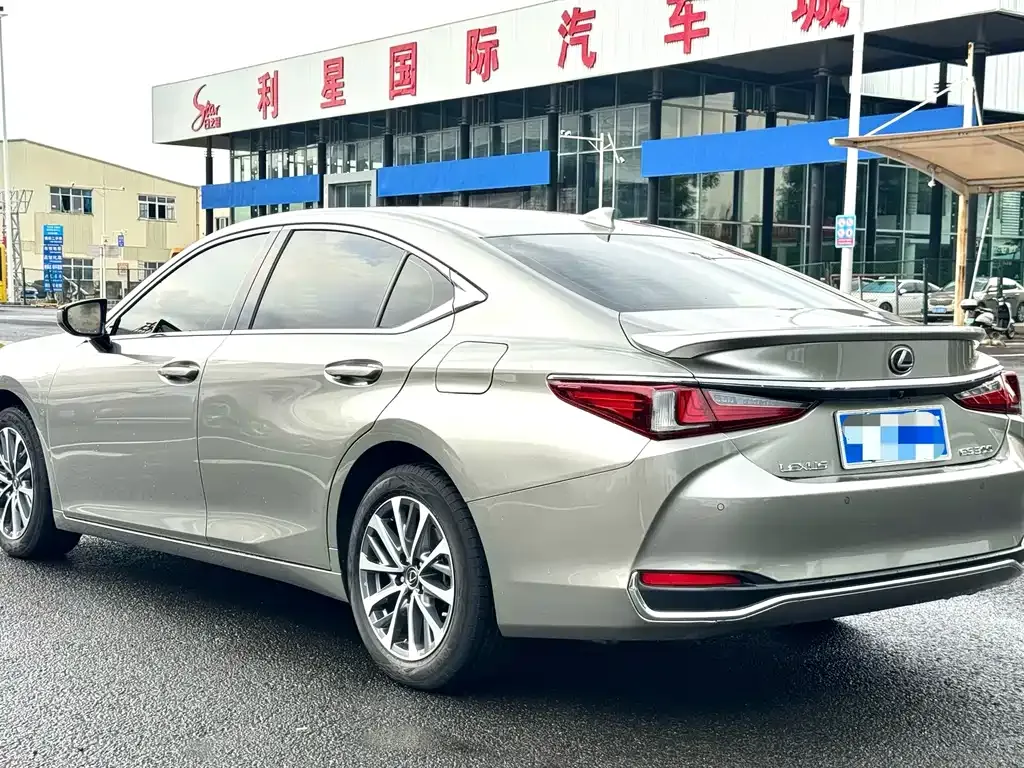 Lexus ES — фото 5