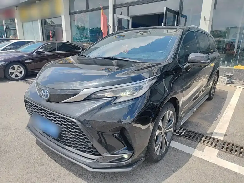 Toyota Granvia — фото 1