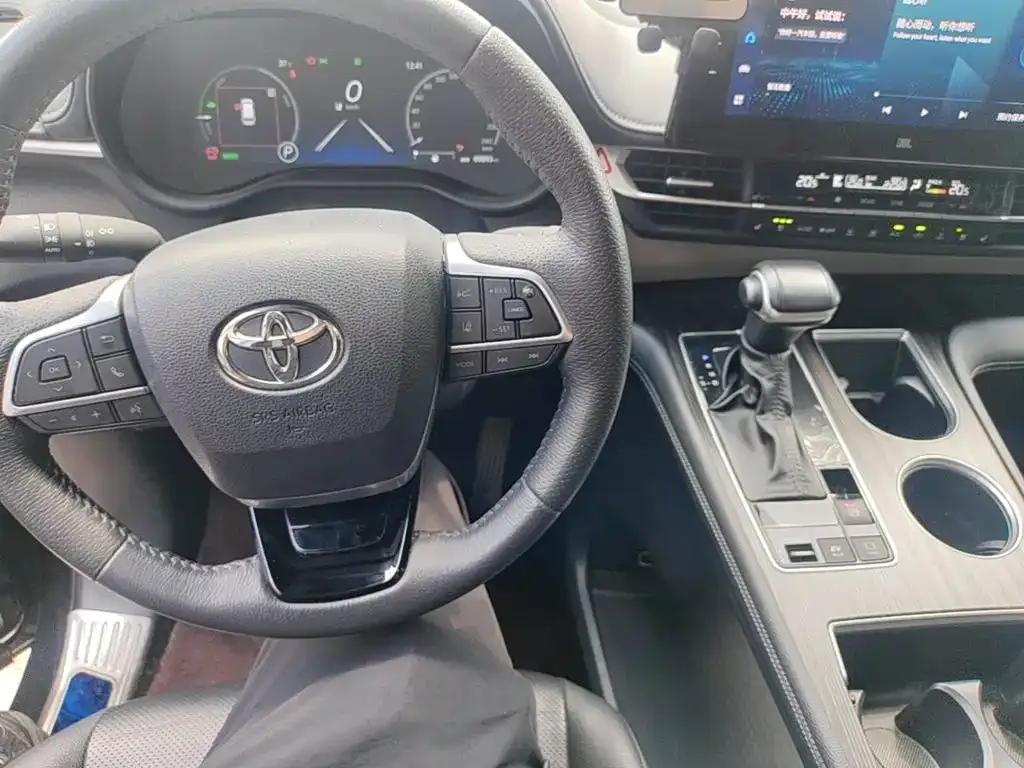 Toyota Granvia — фото 5