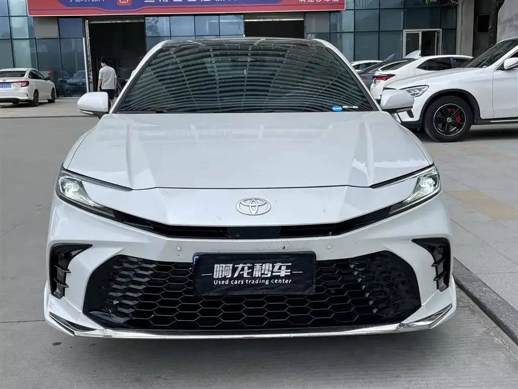Toyota Camry — фото 3