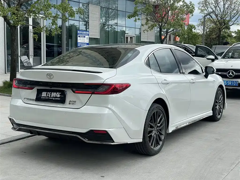 Toyota Camry — фото 4