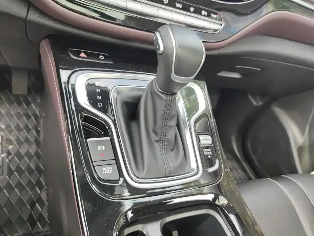 GAC Motor Trumpchi M6 — фото 10