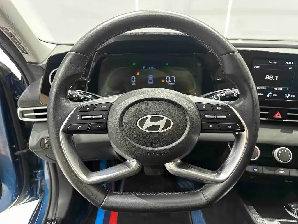 Hyundai Elantra — фото 3