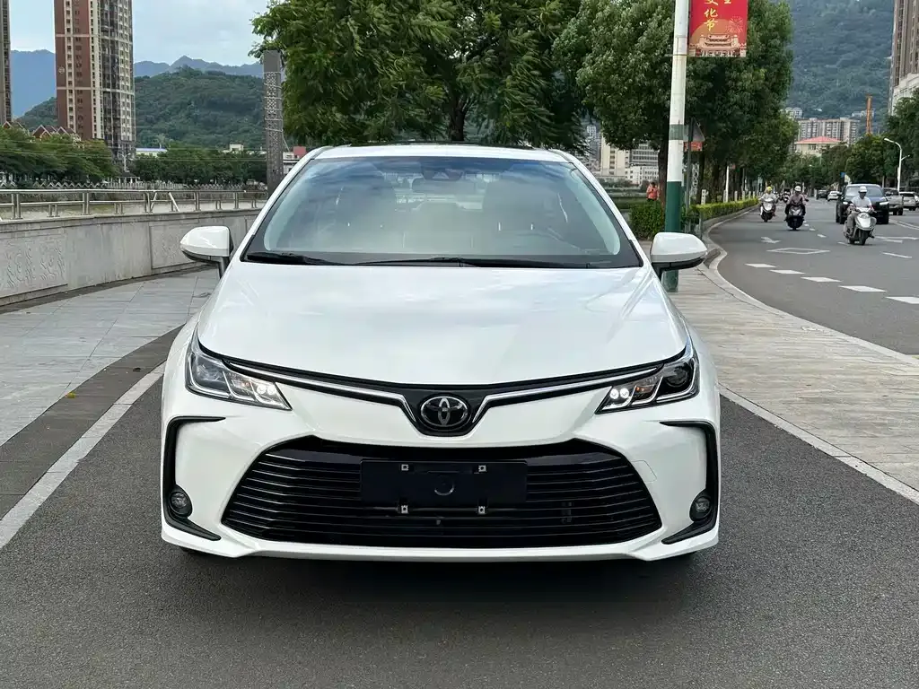 Toyota Corolla — фото 7