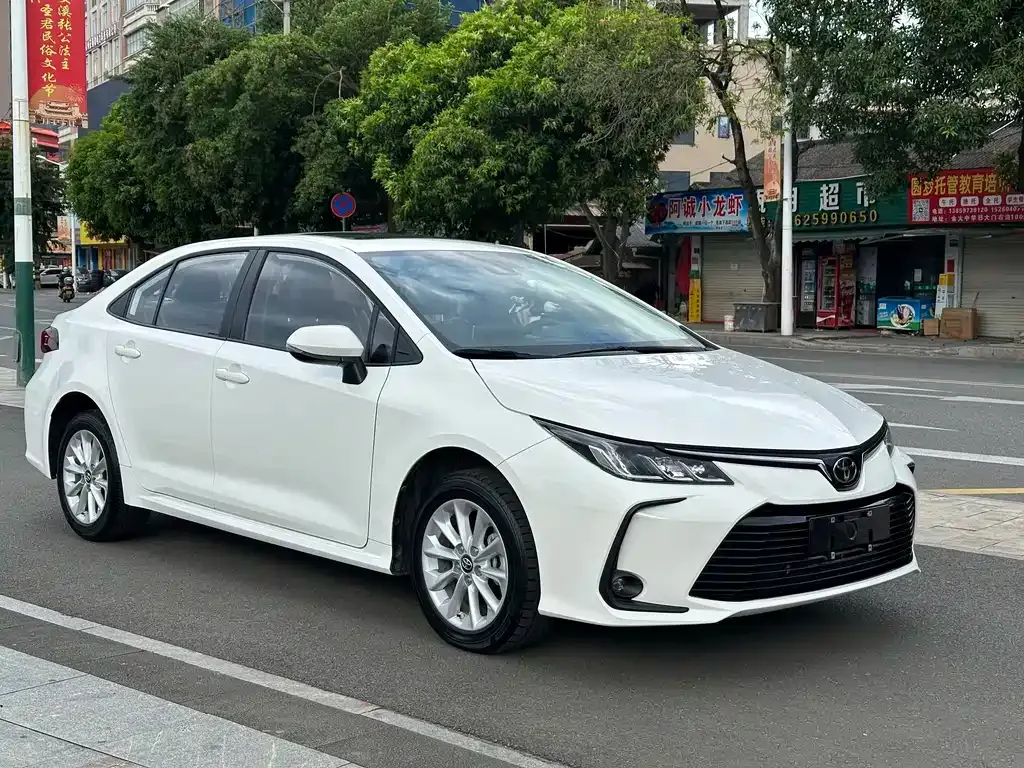 Toyota Corolla — фото 9
