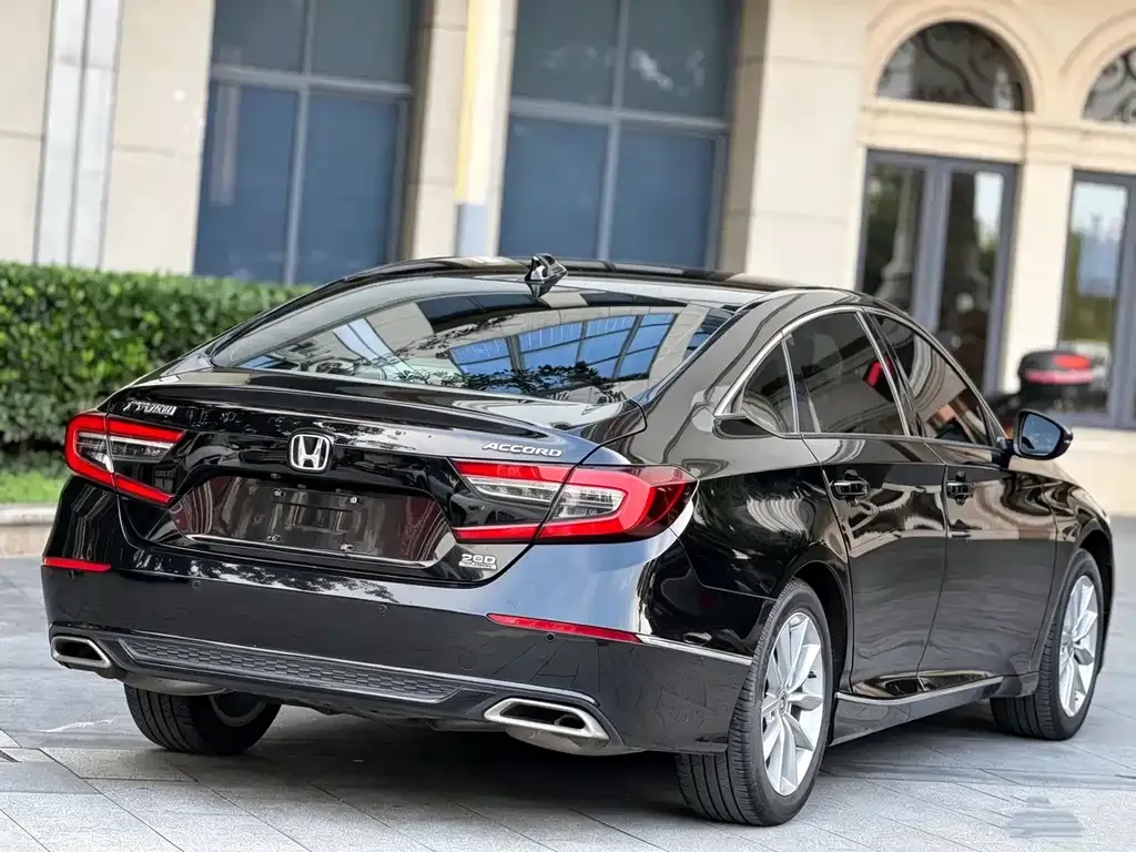 Honda Accord — фото 7