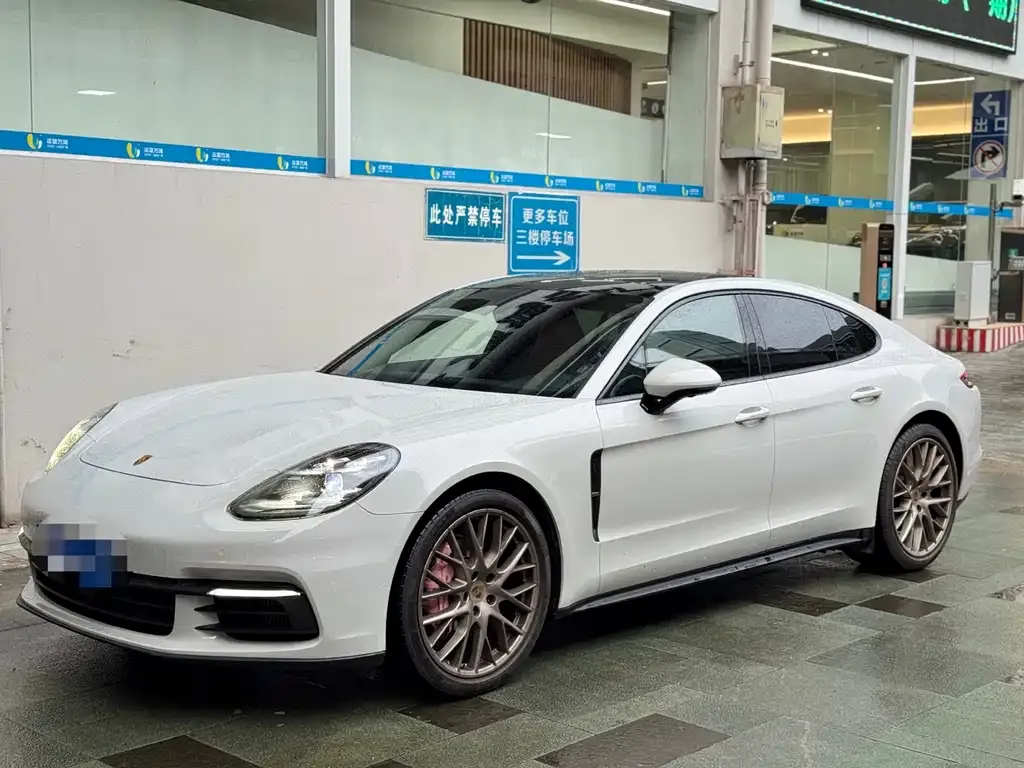 Porsche Panamera — фото 1