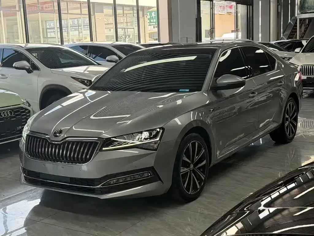 Skoda Superb — фото 1
