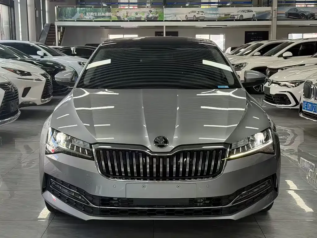 Skoda Superb — фото 8