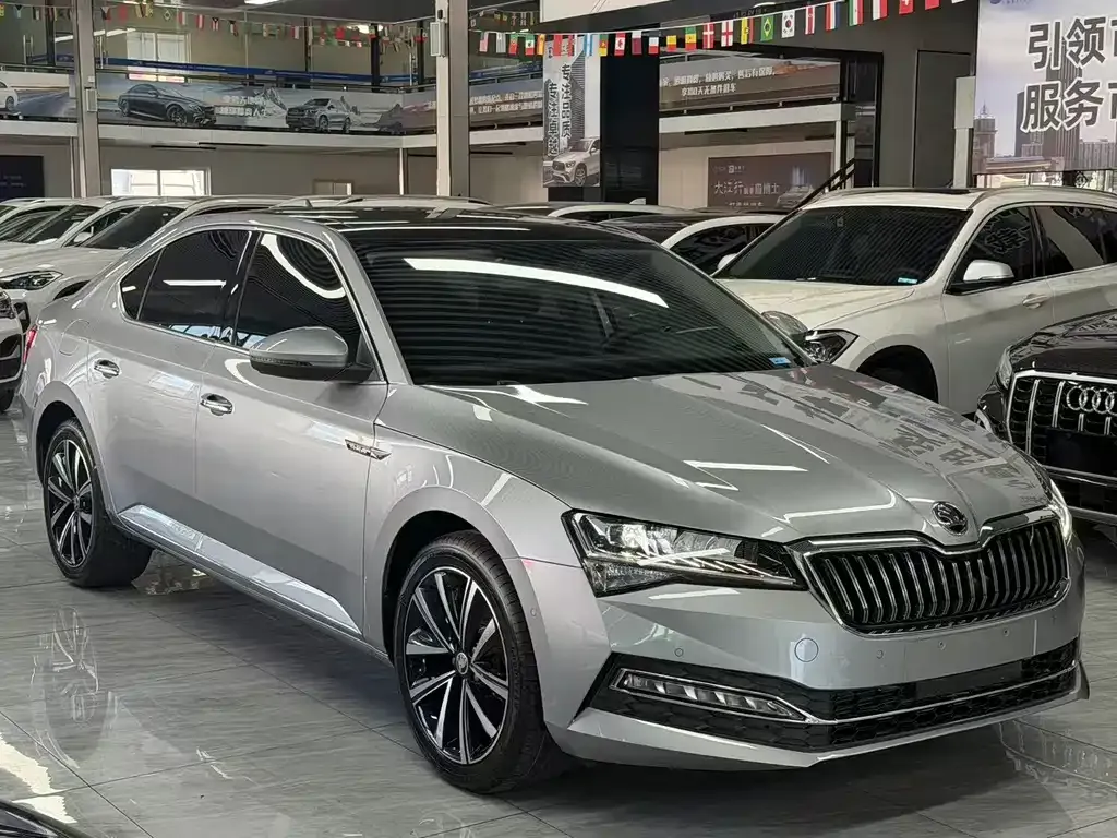 Skoda Superb — фото 10