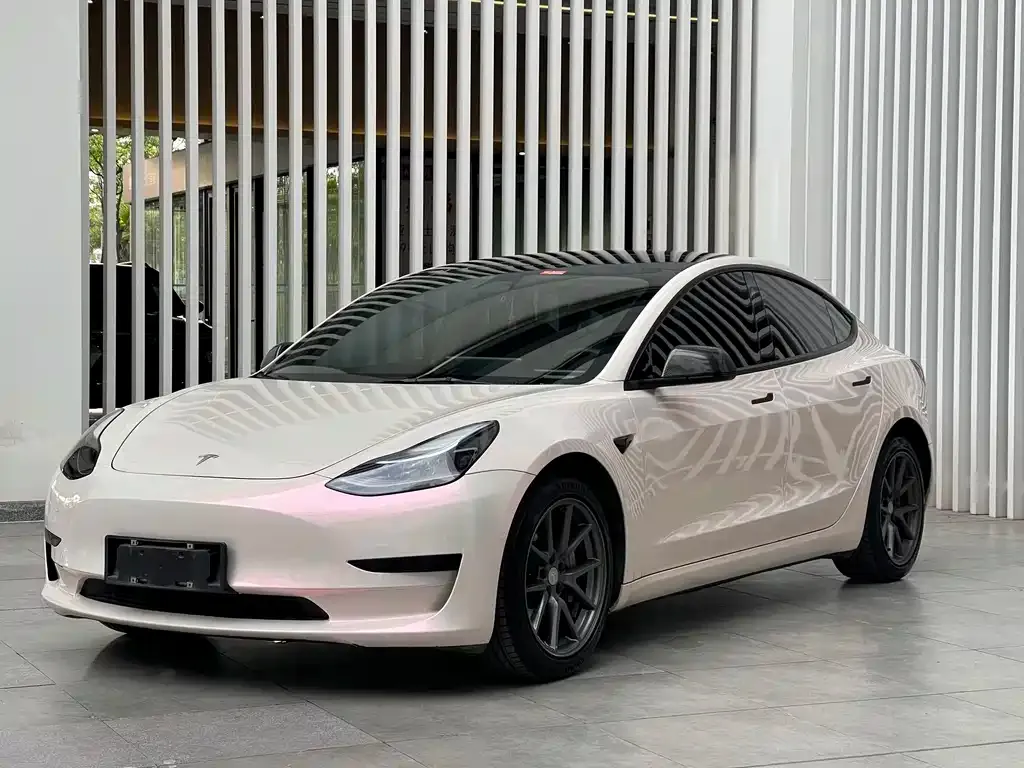 Tesla Model 3 — фото 1
