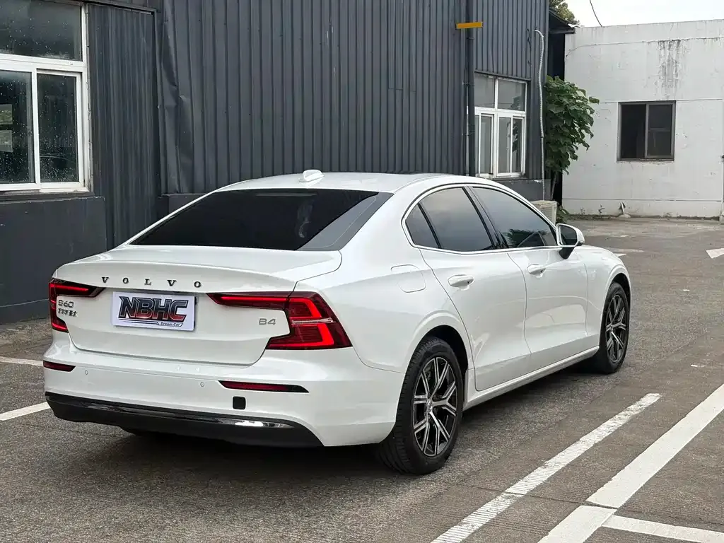 Volvo S60 — фото 9