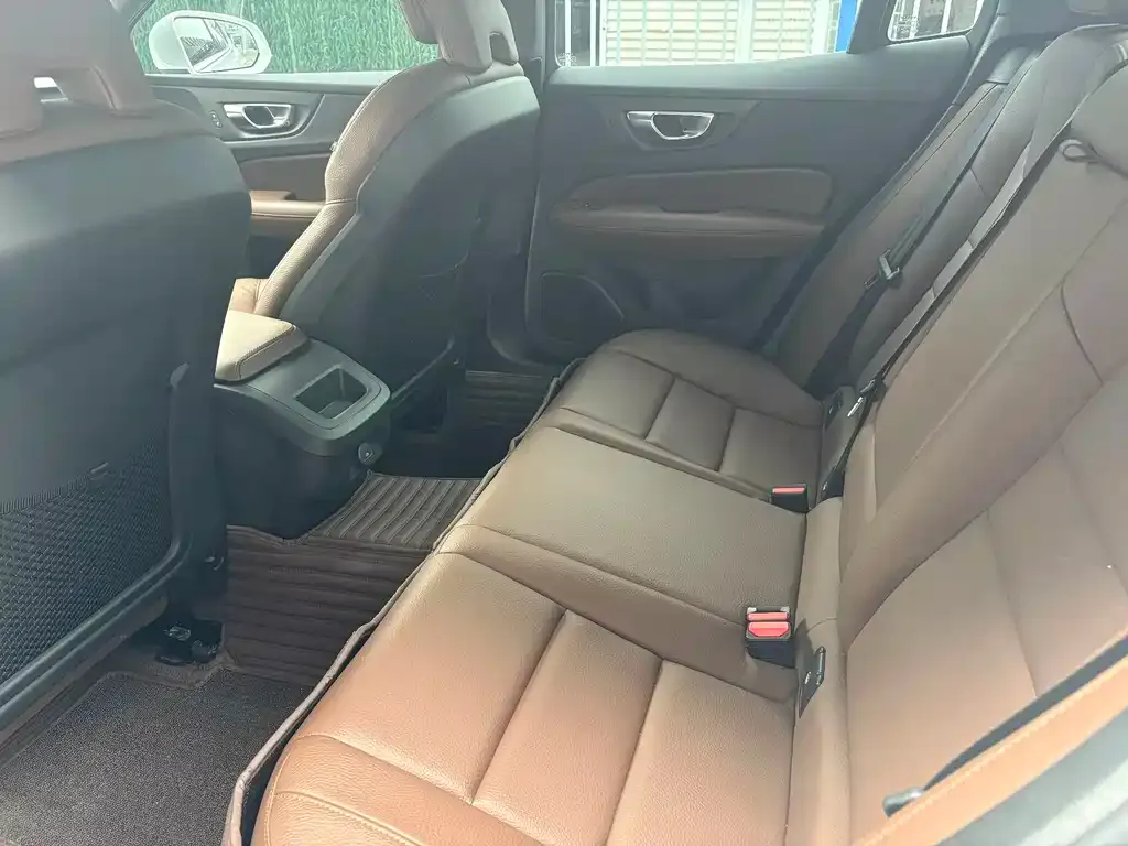Volvo S60 — фото 10