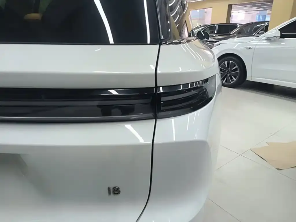 Li Auto i8 — фото 4