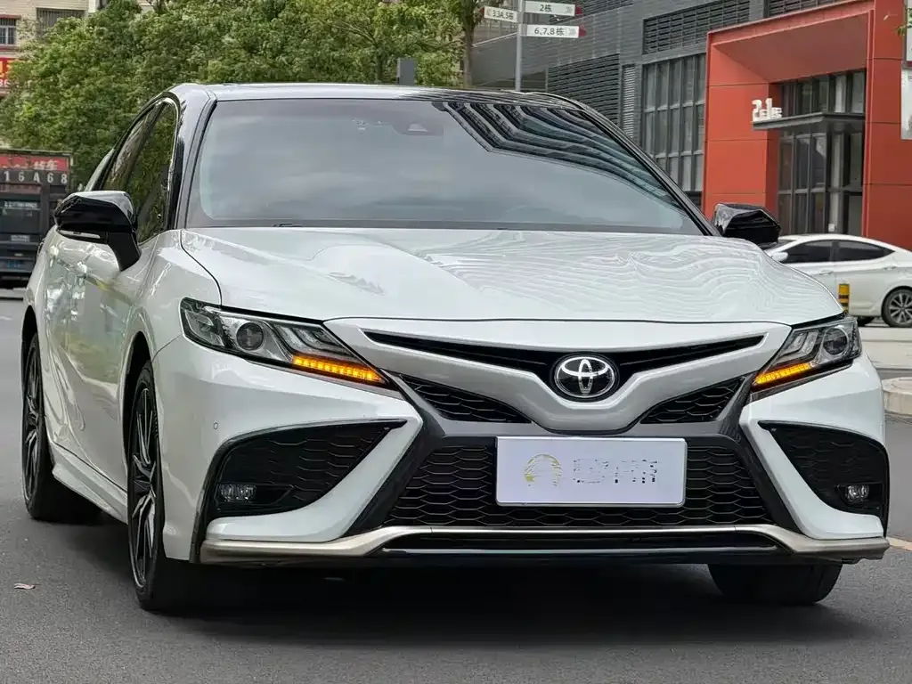 Toyota Camry — фото 7