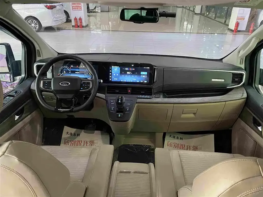 Ford Tourneo — фото 3