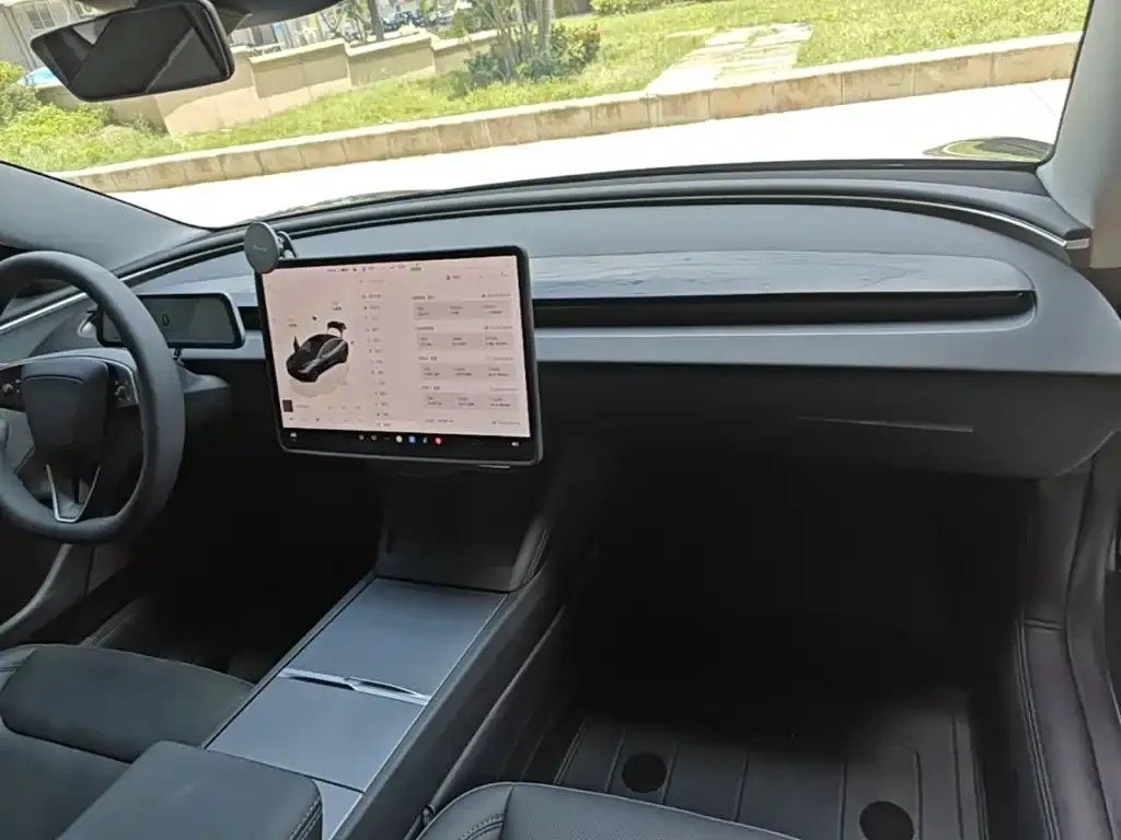 Tesla Model 3 — фото 9