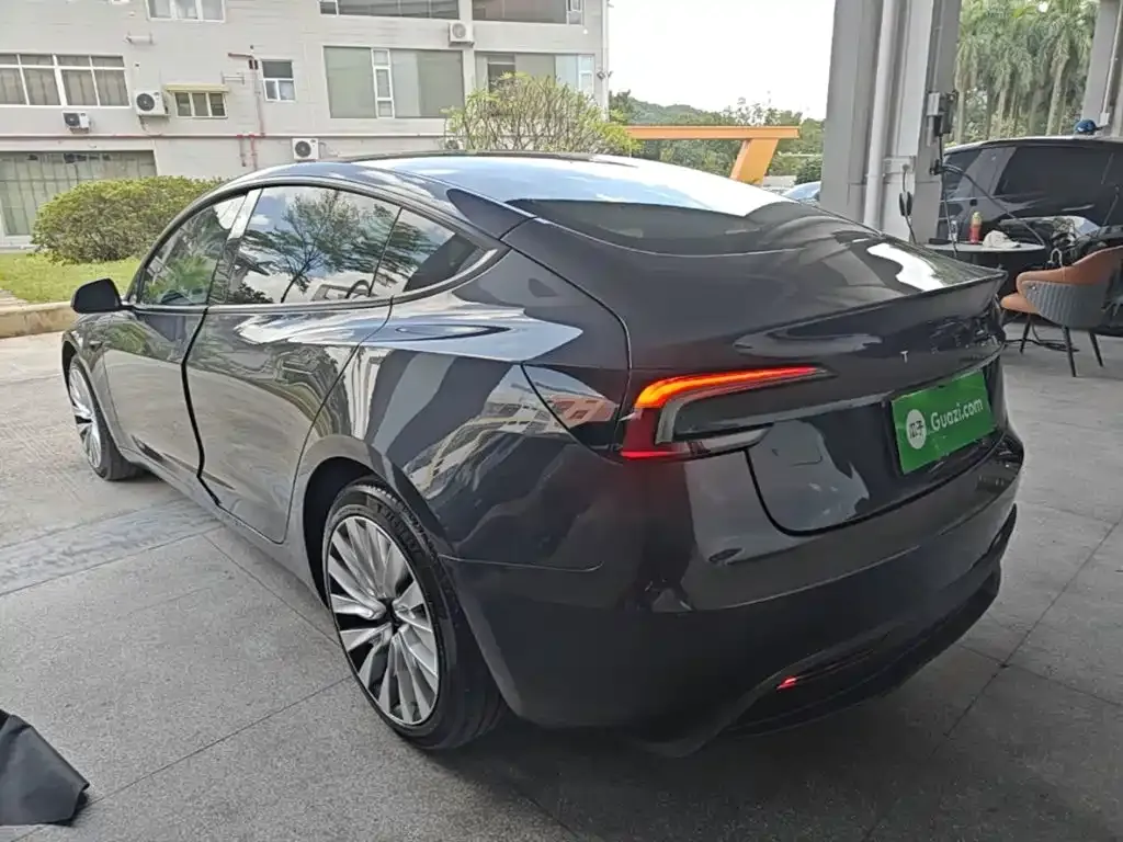 Tesla Model 3 — фото 5
