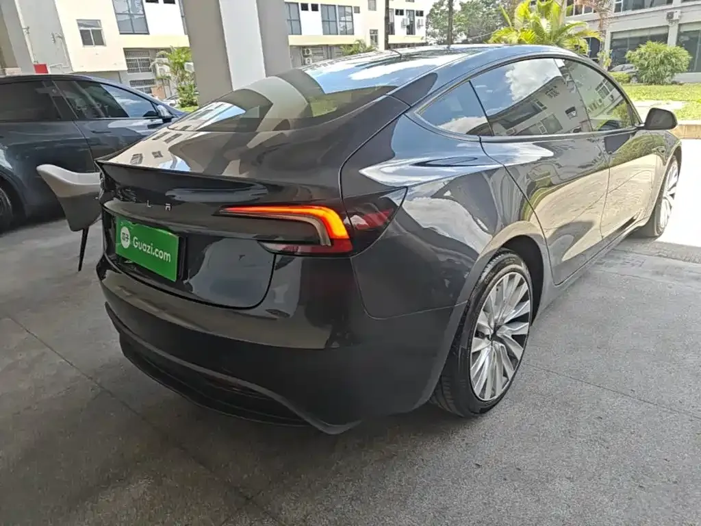 Tesla Model 3 — фото 10