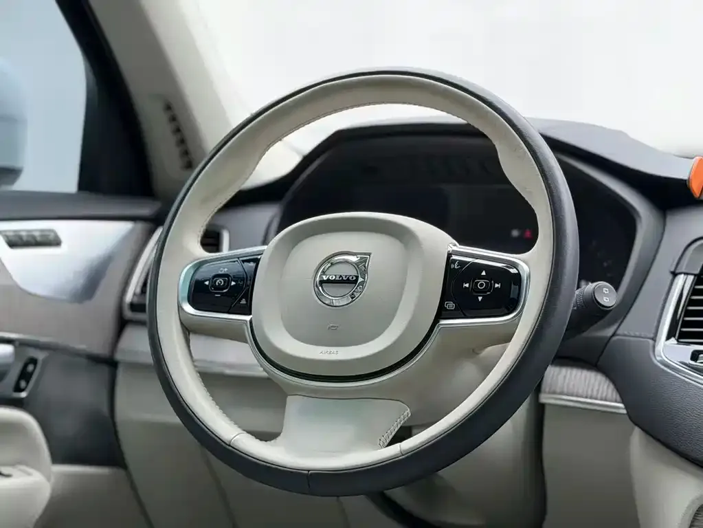 Volvo XC90 — фото 3