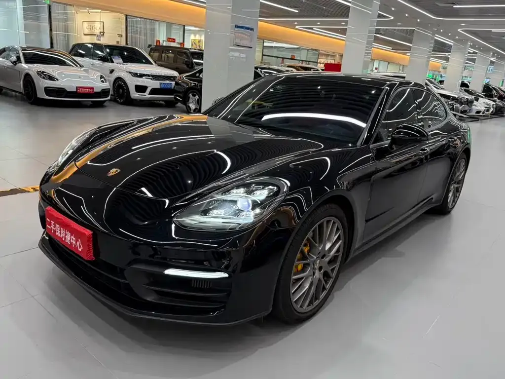 Porsche Panamera — фото 1