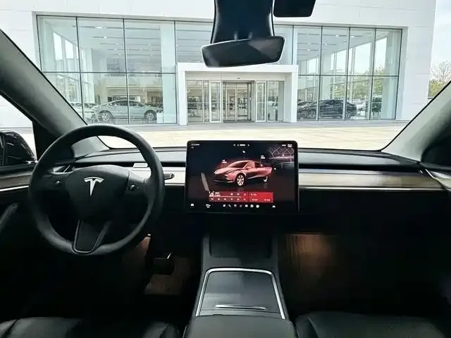 Tesla Model Y — фото 5