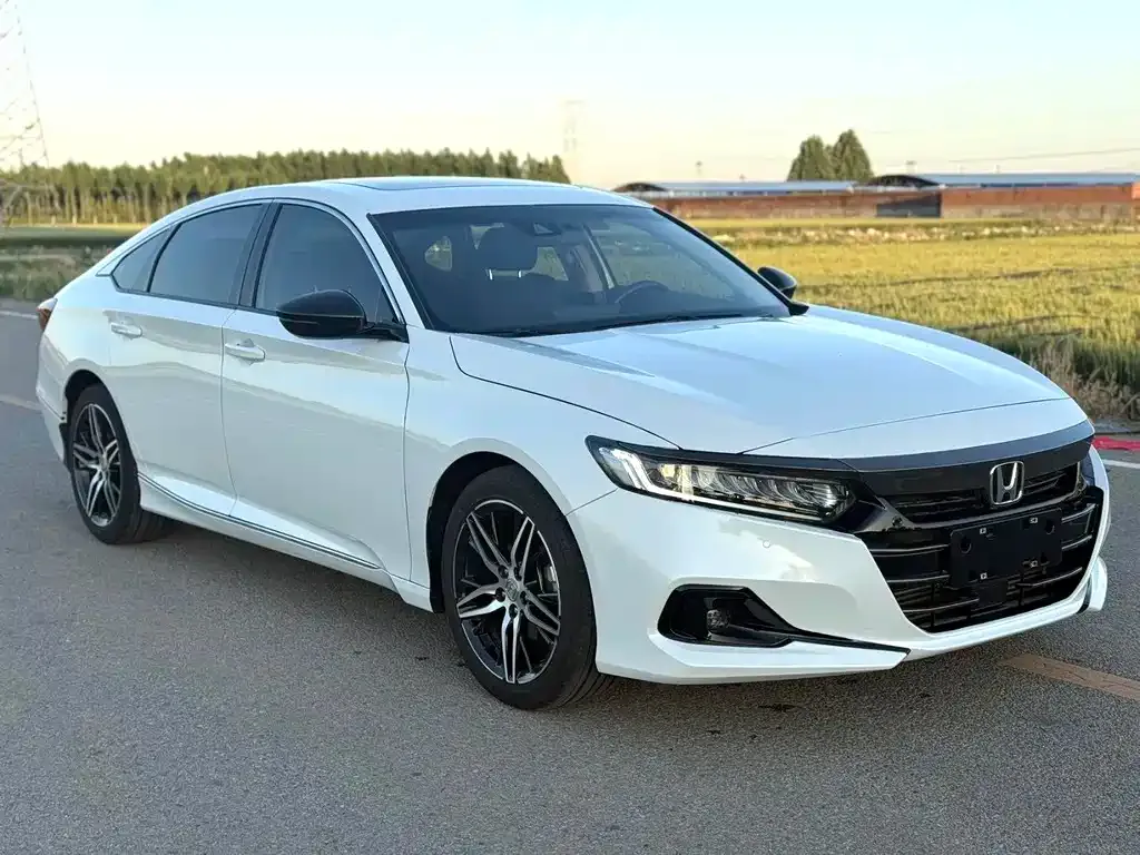 Honda Accord — фото 1