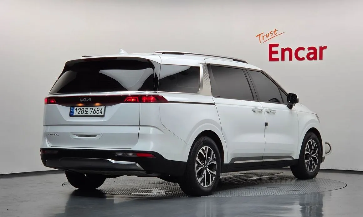 Kia Carnival — фото 10