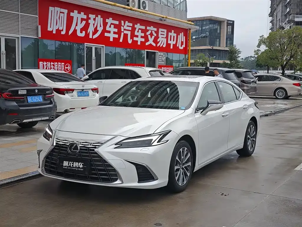 Lexus ES — фото 1