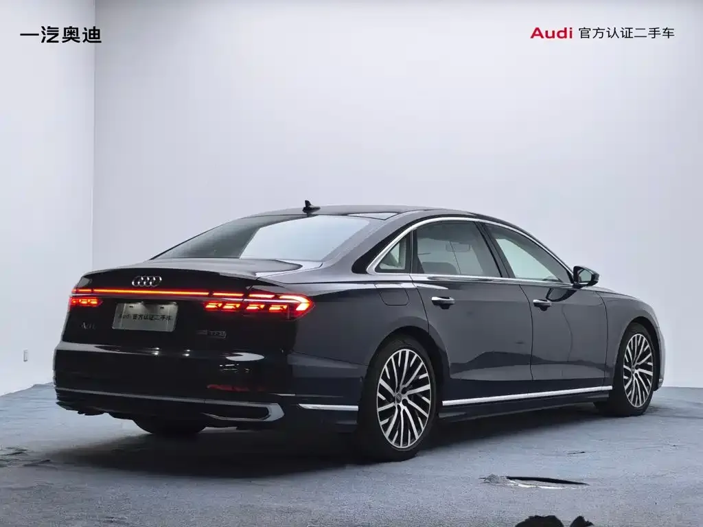 Audi A8 — фото 7