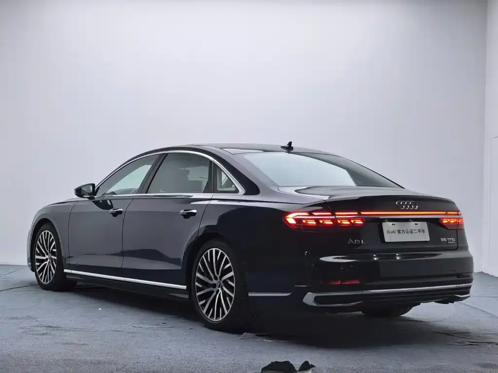 Audi A8 — фото 4