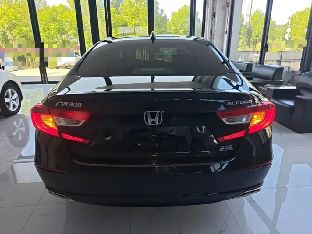 Honda Accord — фото 9