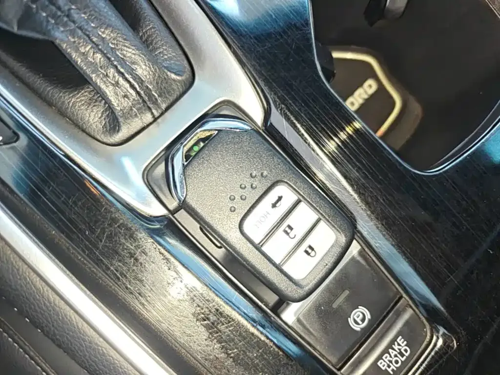 Honda Accord — фото 10
