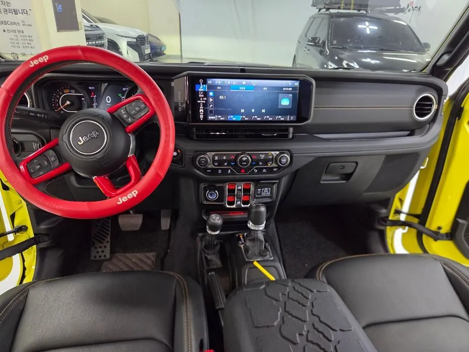 Jeep Wrangler — фото 10