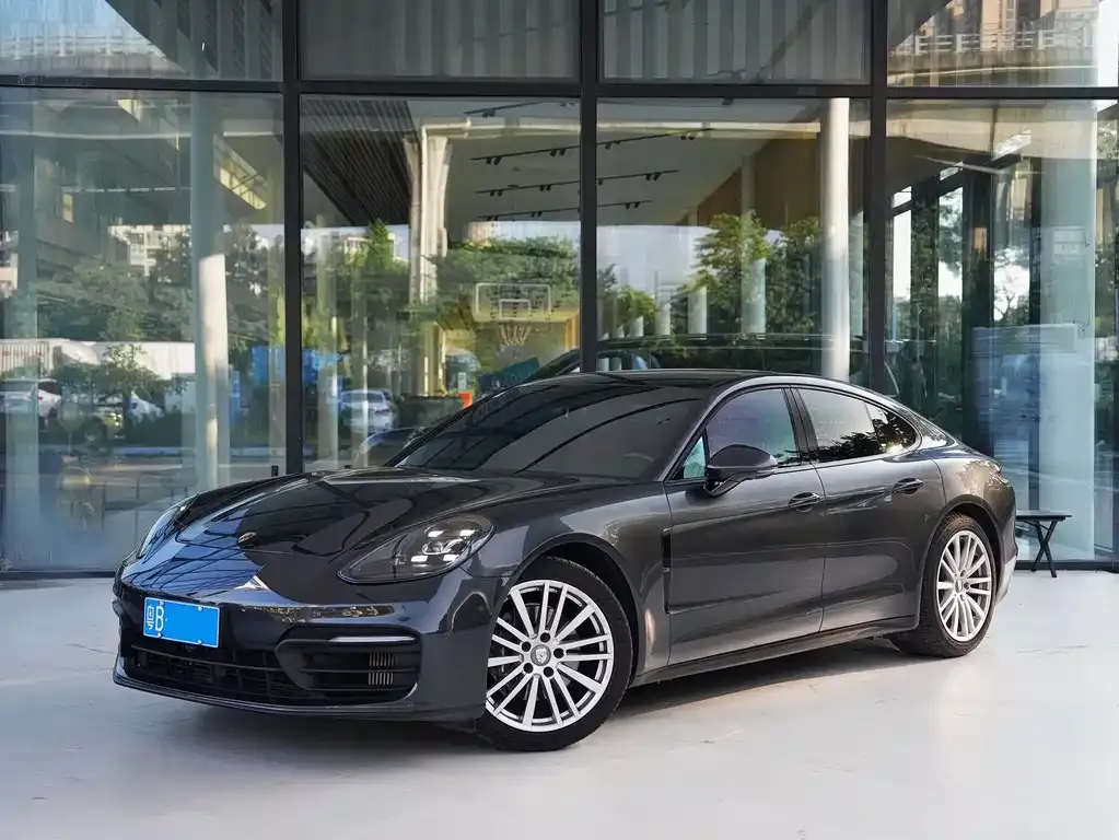 Porsche Panamera — фото 1
