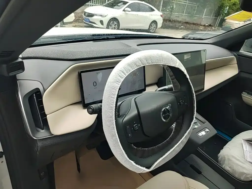 Volvo XC70 Plug-in Hybrid — фото 4